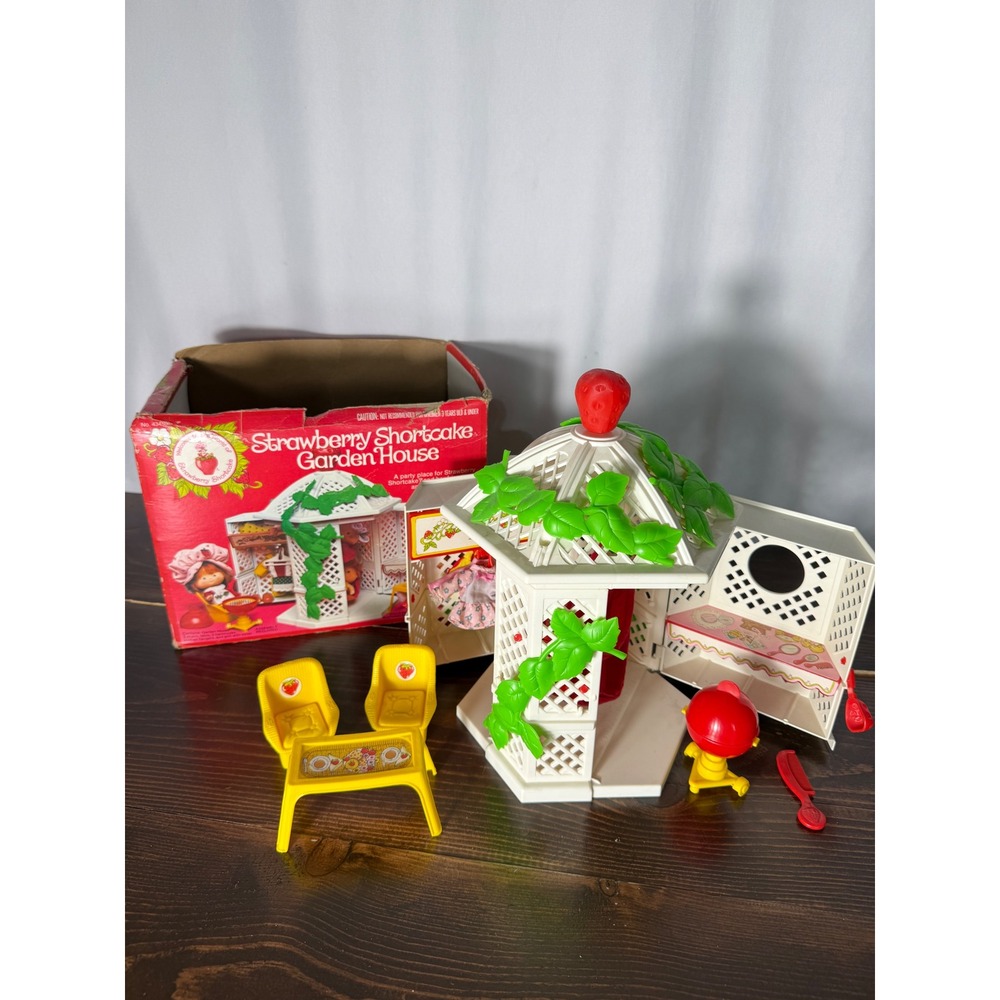 Vintage 1980s Kenner Strawberry Shortcake Garden House Playset with Box & Extras